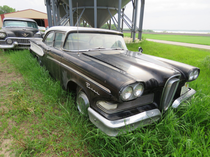 Illustration for article titled A Minnesota Farmer Spent His Life Collecting Cars And Now His Gigantic Fleet Is Up For Auction